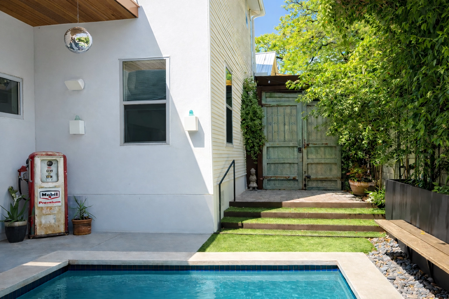 dwell_best_construction_austin_TX_home_builder_custom_renovation_pool_midcentury_modern